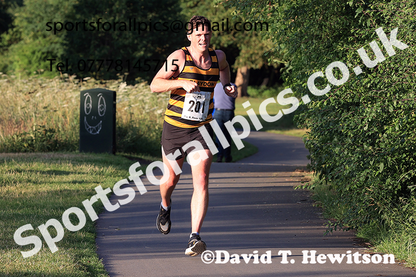 The 2025 Tynedale Pie n Peas 10k Road Race, Ovington to Low Prudhoe, Northumberland. Photo: David T. Hewitson/Sports for All Pics